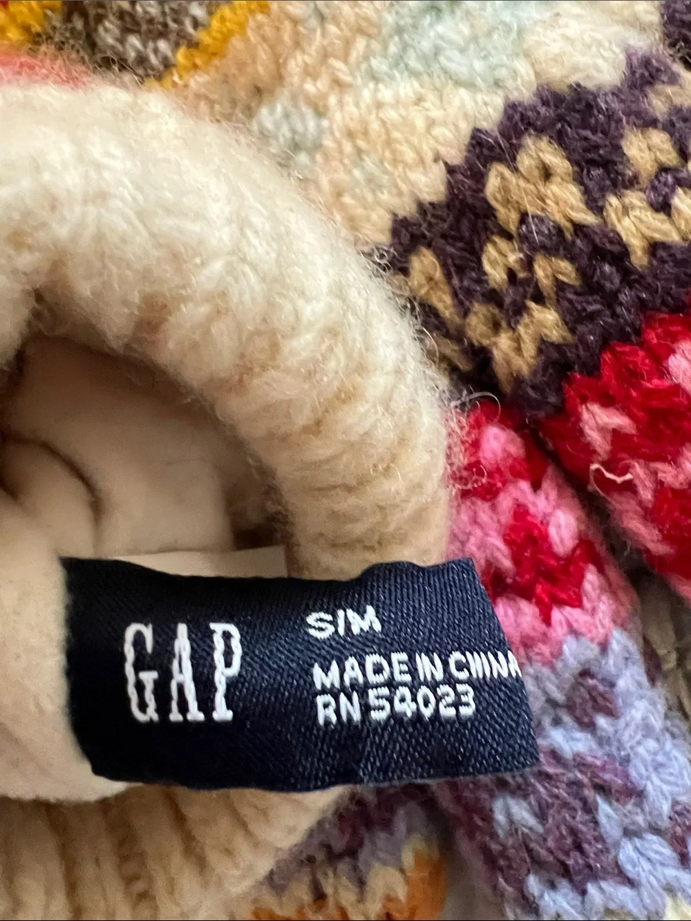 Women’s Multicolor Fair Isle Knit Gap Gloves with Beige Cuff